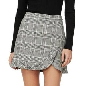Zara Woman‎ Plaid Ruffle Hem
Mini Skirt Size Small Preppy Side Zipper Grey/Black